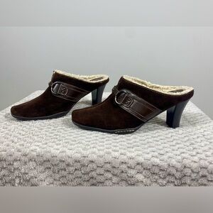 Cozy Aerosoles Leather Mules